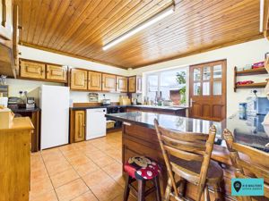 Kitchen/Breakfast Room- click for photo gallery